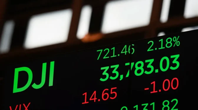 Markets Hold Steady as Dow Jones Industrial Average Waits for Crucial US Data