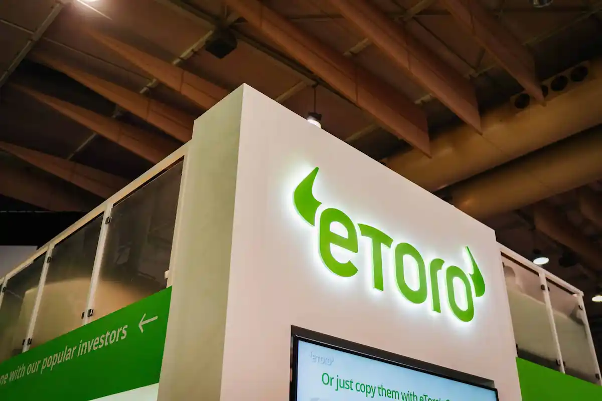 eToro and Arabesque AI