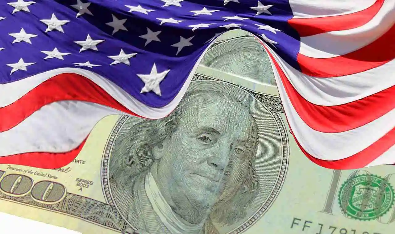 as-the-dollar-weakens-and-the-fed-uncertainty-increases-gold-shines-brighter