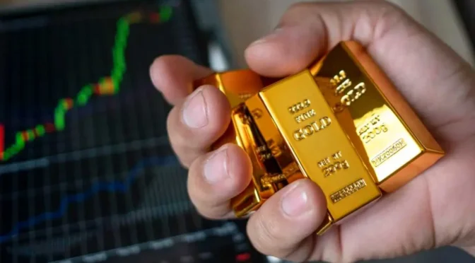 Gold targets $3,400 as Trump's tax bill and Fed uncertainty grow. As political tensions and economic crosscurrents make markets more volatile, gold prices rise. As of Tuesday, the yellow gold (XAU/USD) was trading at $3,350, drawing closer to the key $3,400 resistance level. Investors are looking to gold for safety due to concerns about inflation, a lack of clear monetary policy, and political instability in Washington. The current protest centers on the "Big Beautiful Bill," a tax overhaul advocated by former President Donald Trump. The law has been widely condemned by both parties since it will add $3.3 trillion to the US deficit. Elon Musk and other prominent business leaders have expressed concern about the impact on inflation. As the markets consider what mounting government debt entails, gold's appeal as a hedge against the dollar's collapse and uncertain finances grows. Learn more about Elon Musk's post. Jerome Powell, the president of the Federal Reserve, also issued cautious remarks at the ECB Forum in Portugal, which aided the surge. Powell emphasized a "meeting-by-meeting" strategy, which kept hopes for a rate cut in September alive, despite economic data such as the ISM Manufacturing PMI and JOLTs report indicating resilience. Investors are still concerned as political pressure increases. Trump recently slammed Powell's delayed answer in a Truth Social post, which heightened concerns about the Fed's independence. Technically, gold's recovery from trendline support and increasing RSI suggest that it could rise significantly further. If the price breaks above $3,371, it may attempt the $3,400 mark