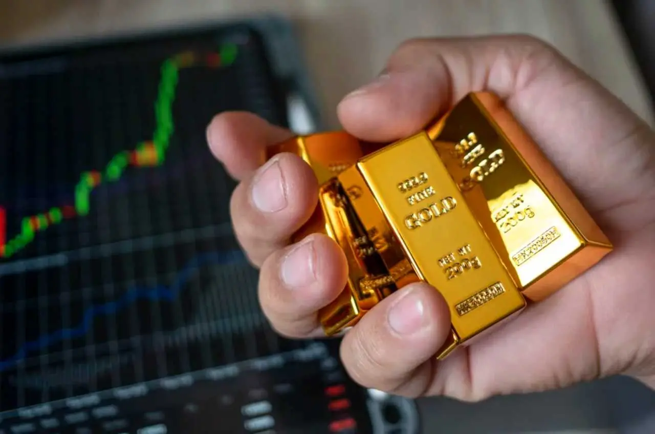 Gold targets $3,400 as Trump's tax bill and Fed uncertainty grow. As political tensions and economic crosscurrents make markets more volatile, gold prices rise. As of Tuesday, the yellow gold (XAU/USD) was trading at $3,350, drawing closer to the key $3,400 resistance level. Investors are looking to gold for safety due to concerns about inflation, a lack of clear monetary policy, and political instability in Washington. The current protest centers on the "Big Beautiful Bill," a tax overhaul advocated by former President Donald Trump. The law has been widely condemned by both parties since it will add $3.3 trillion to the US deficit. Elon Musk and other prominent business leaders have expressed concern about the impact on inflation. As the markets consider what mounting government debt entails, gold's appeal as a hedge against the dollar's collapse and uncertain finances grows. Learn more about Elon Musk's post. Jerome Powell, the president of the Federal Reserve, also issued cautious remarks at the ECB Forum in Portugal, which aided the surge. Powell emphasized a "meeting-by-meeting" strategy, which kept hopes for a rate cut in September alive, despite economic data such as the ISM Manufacturing PMI and JOLTs report indicating resilience. Investors are still concerned as political pressure increases. Trump recently slammed Powell's delayed answer in a Truth Social post, which heightened concerns about the Fed's independence. Technically, gold's recovery from trendline support and increasing RSI suggest that it could rise significantly further. If the price breaks above $3,371, it may attempt the $3,400 mark