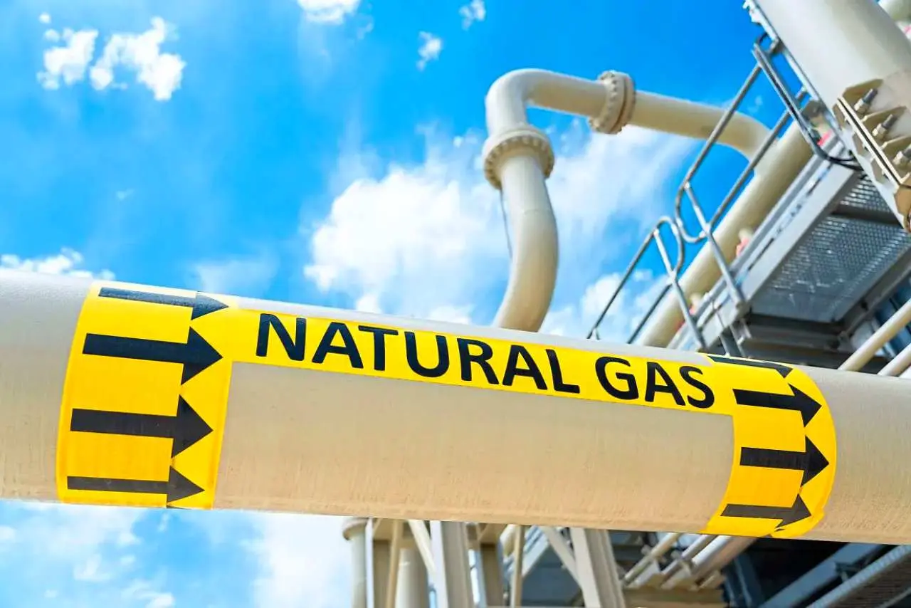 natural-gas-prices-hold-steady-amid-uptrend-line-test-and-demand-optimism